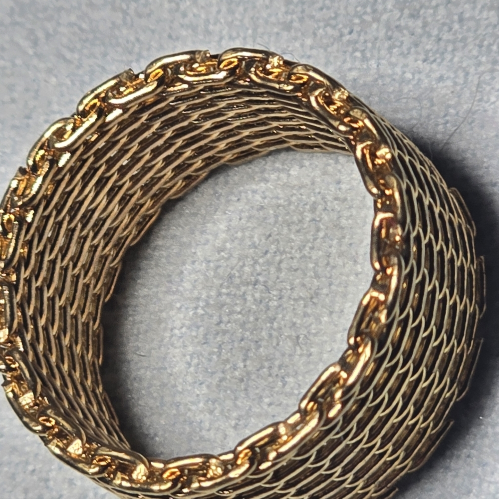 Chic Gold Woven Band Ring - Picture 4 of 5